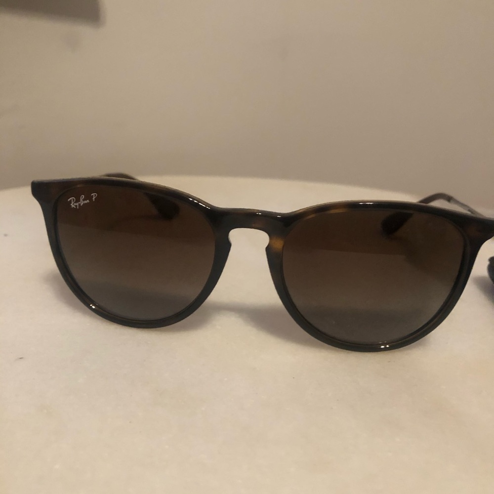 BRAND NEW RAY BANS polarized - never worn